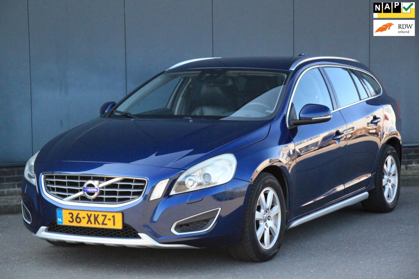Volvo V60 - 1.6 T3 Ocean Race Xenon/Leer/Stoelverwarming/Parkeersensor - AutoWereld.nl