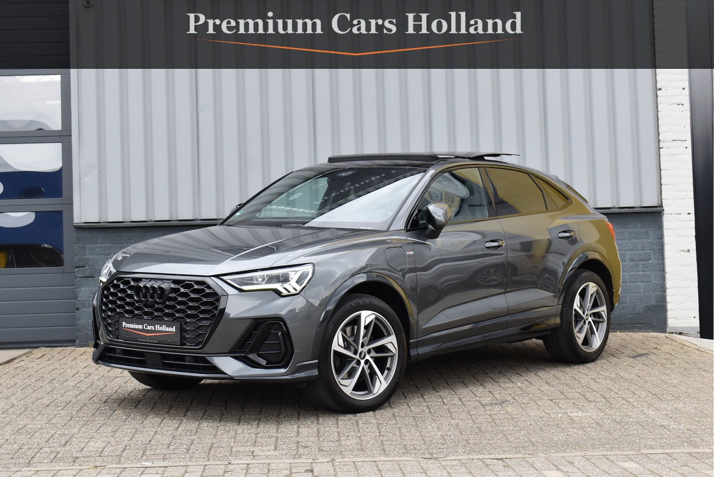 Audi Q3 Sportback - 45 TFSI e S-Line 245 Pk Black Optik Pano Navi Leder Memory 19 Inch - AutoWereld.nl