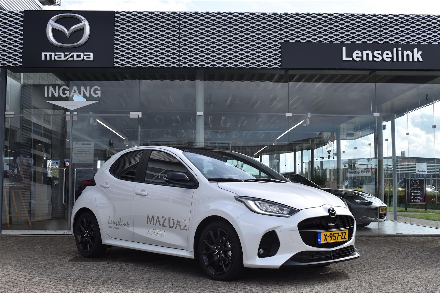 Mazda 2 Hybrid - 1.5 116pk Homura Plus + Panodak | Demo | Navigatie | Half leder | 6 jaar fabrieksgarantie! - AutoWereld.nl
