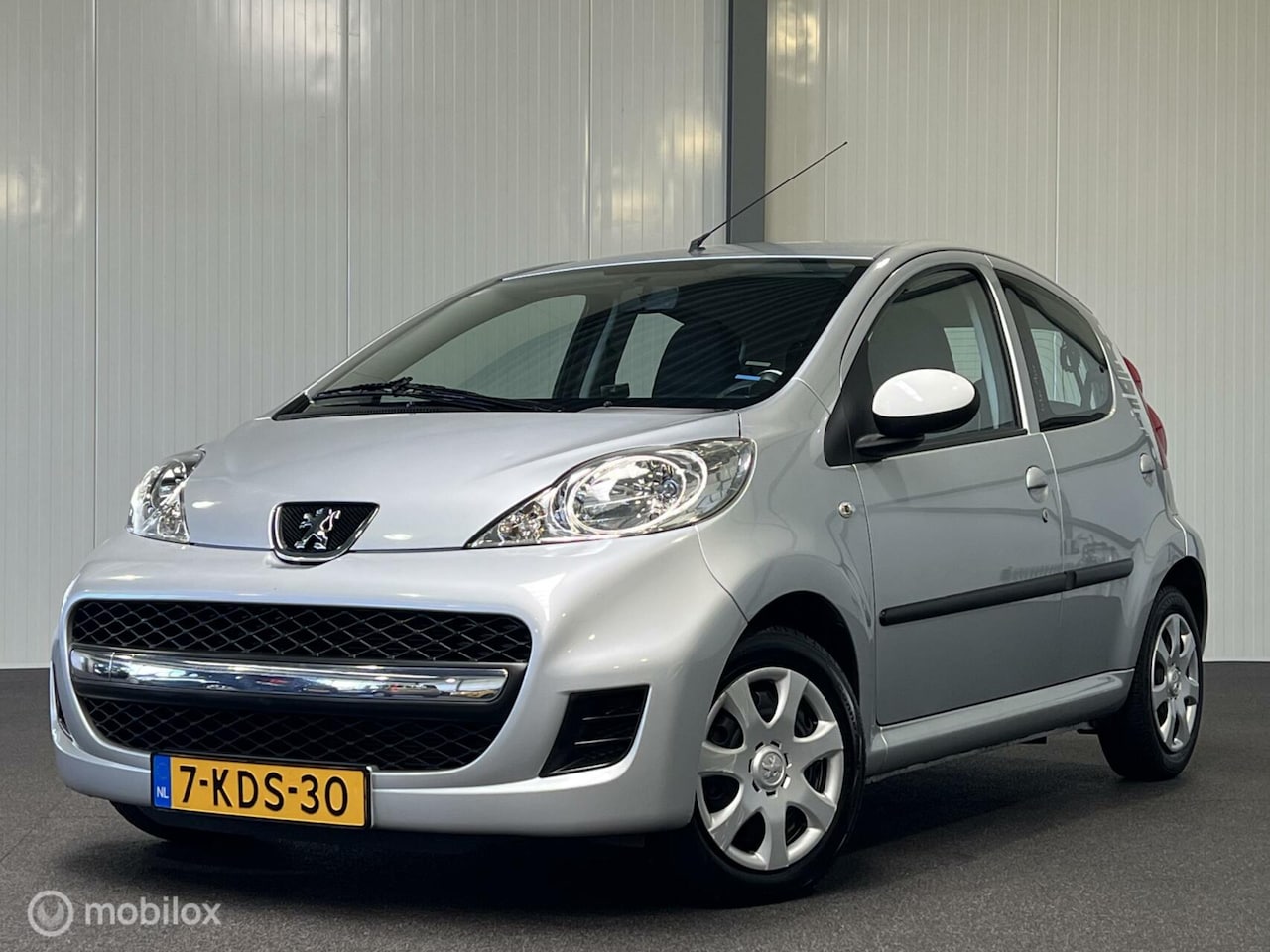 Peugeot 107 - 1.0-12V Urban Move 5-drs [ NAP airco rijklaar ] - AutoWereld.nl