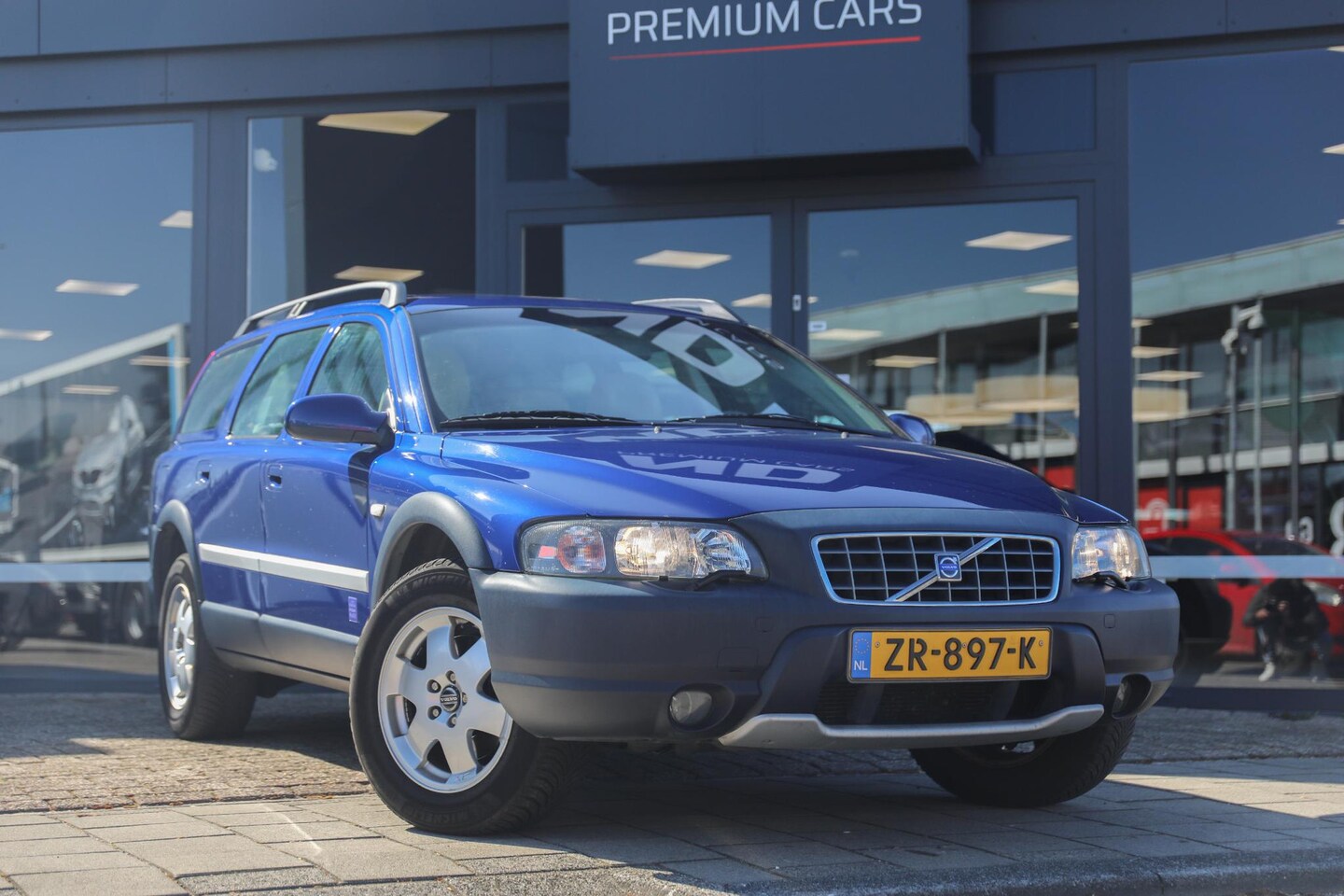 Volvo V70 Cross Country - 2.4 T AWD Comfort Line | Cross Country | Ocean Race - AutoWereld.nl