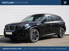 BMW iX1 - eDrive20 M Sport / Panoramadak / Sportstoelen / Adaptieve LED / Comfort Access / M Adaptie