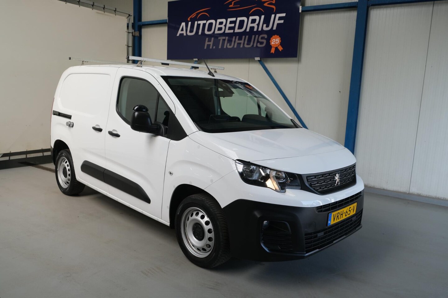 Peugeot Partner - 1.5 BlueHDI Premium - N.A.P. Airco, Cruise, PDC, Trekhaak. - AutoWereld.nl