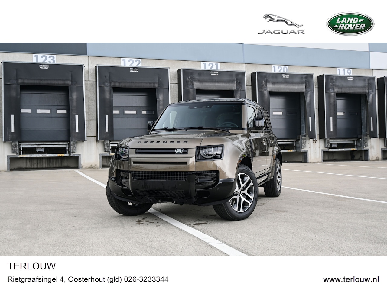 Land Rover Defender 110 - 2.0 P300e X-Dynamic SE - AutoWereld.nl