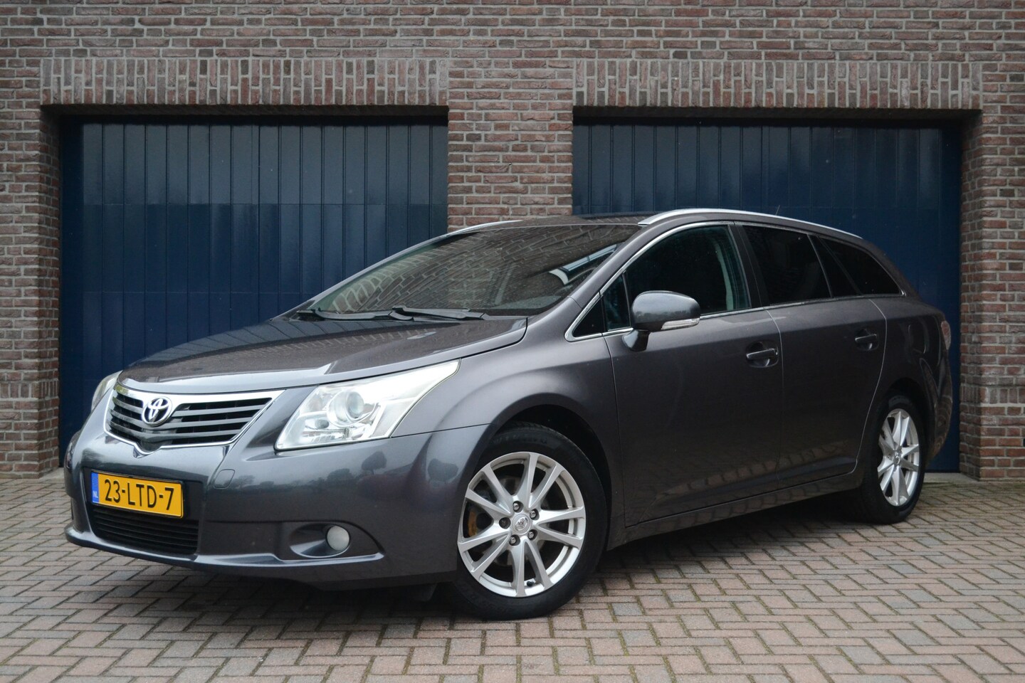 Toyota Avensis Wagon - 1.8 VVTi Business | Trekhaak | Camera | Navigatie - AutoWereld.nl