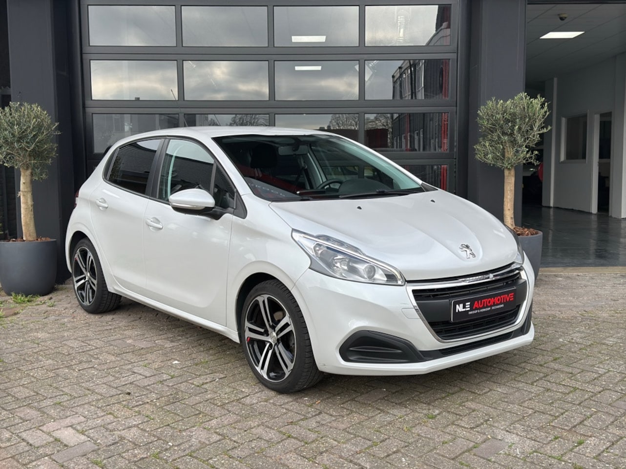 Peugeot 208 - 1.2 PureTech Active Navi, Cruise. Airco. - AutoWereld.nl