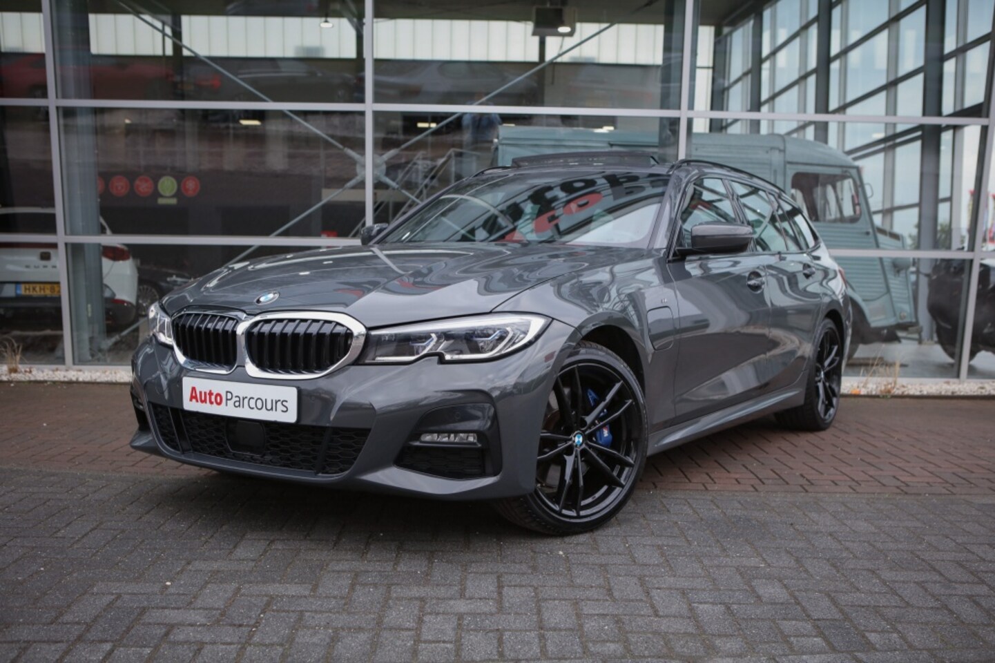 BMW 3-serie Touring - 330e xDrive M Sport | Pano | HUD | Laser | Assisted Drive | - AutoWereld.nl