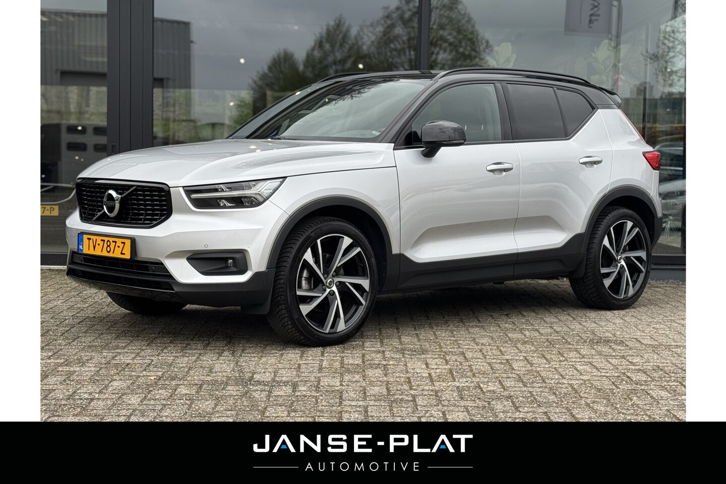 Volvo XC40 - 2.0 T4 AUT R-Design | Camera | 20" | Dealer OH | - AutoWereld.nl