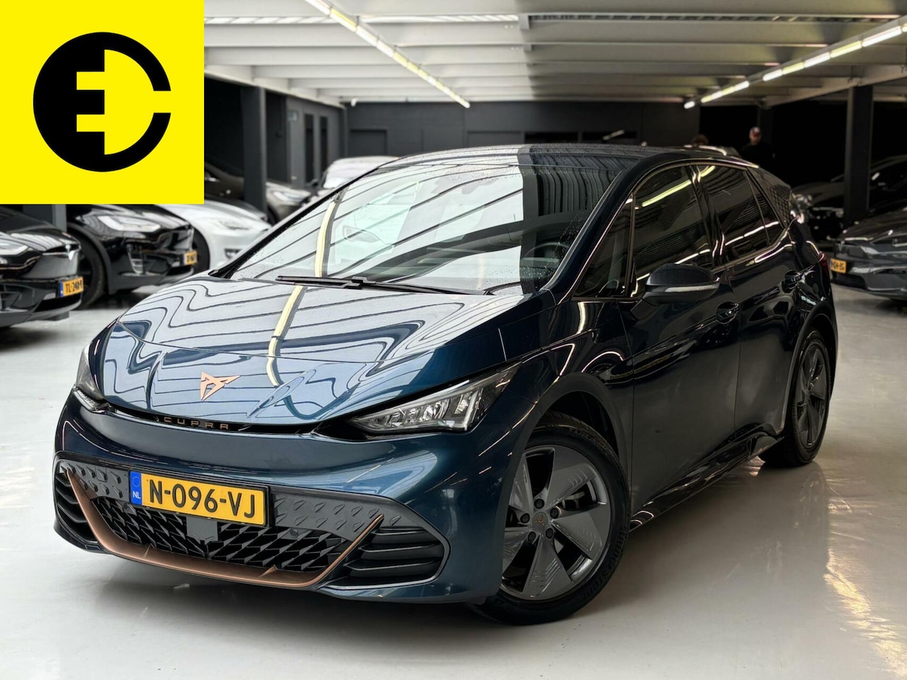 CUPRA Born - Business One 62 kWh | Stoelverwarmimg | CarPlay | Achteruitrijcamera - AutoWereld.nl