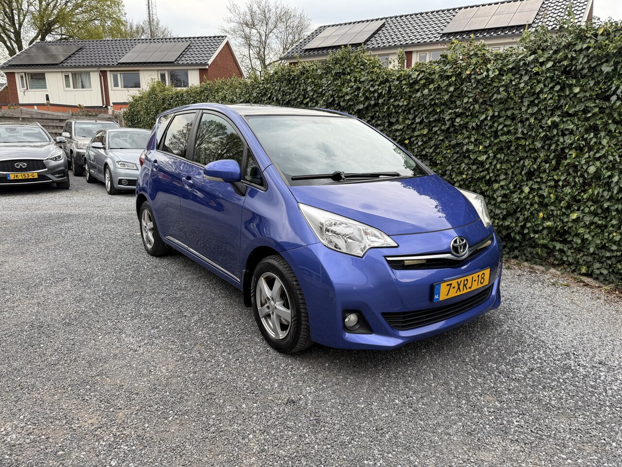Toyota Verso S - 1.3 VVT-i Dynamic | Panoramadak | Camera | Airco | Elekt. Ramen | LMV | Trekhaak | Privacy - AutoWereld.nl