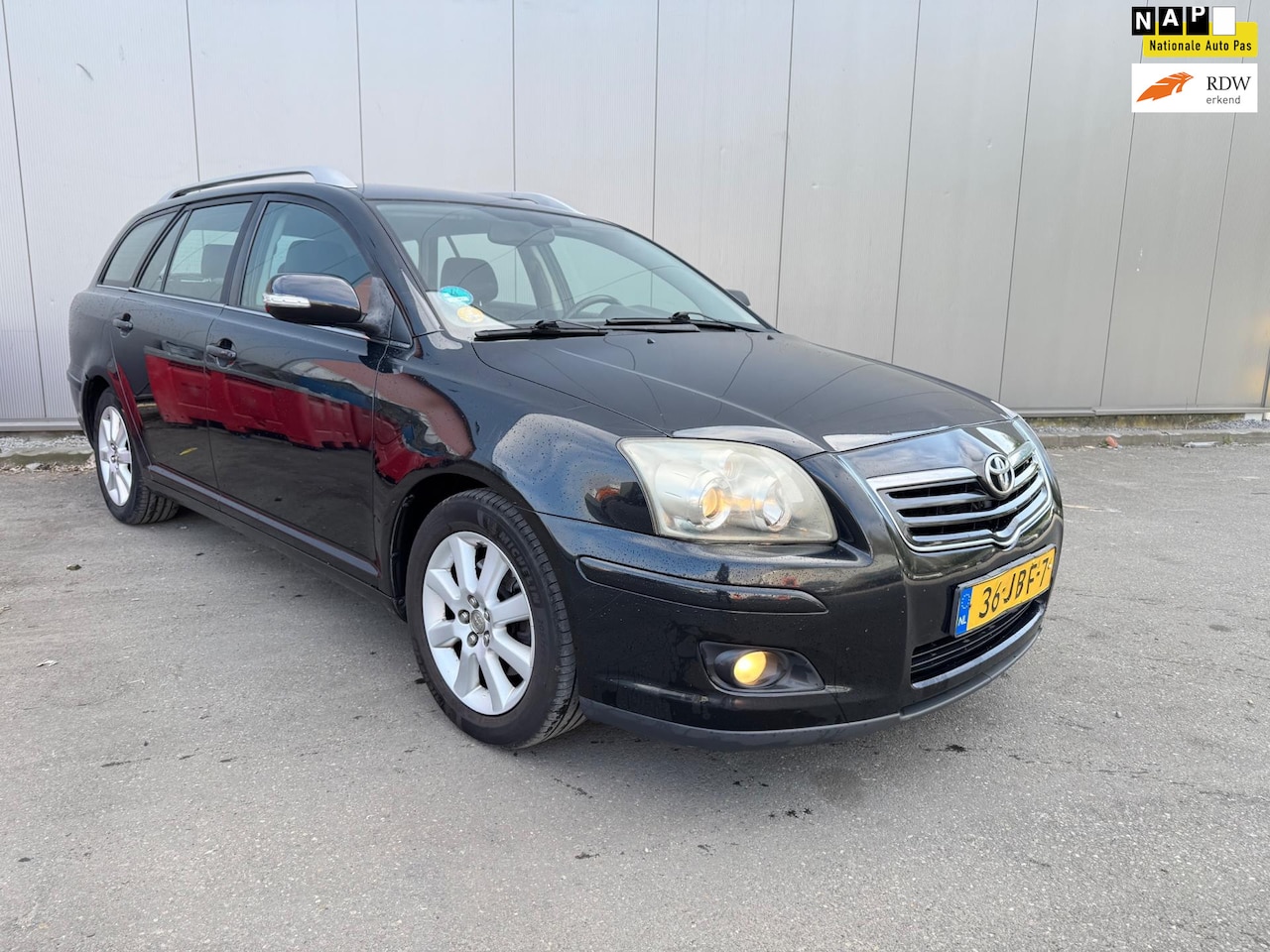 Toyota Avensis Wagon - 2.0 D-4D Luna Business navi clima - AutoWereld.nl
