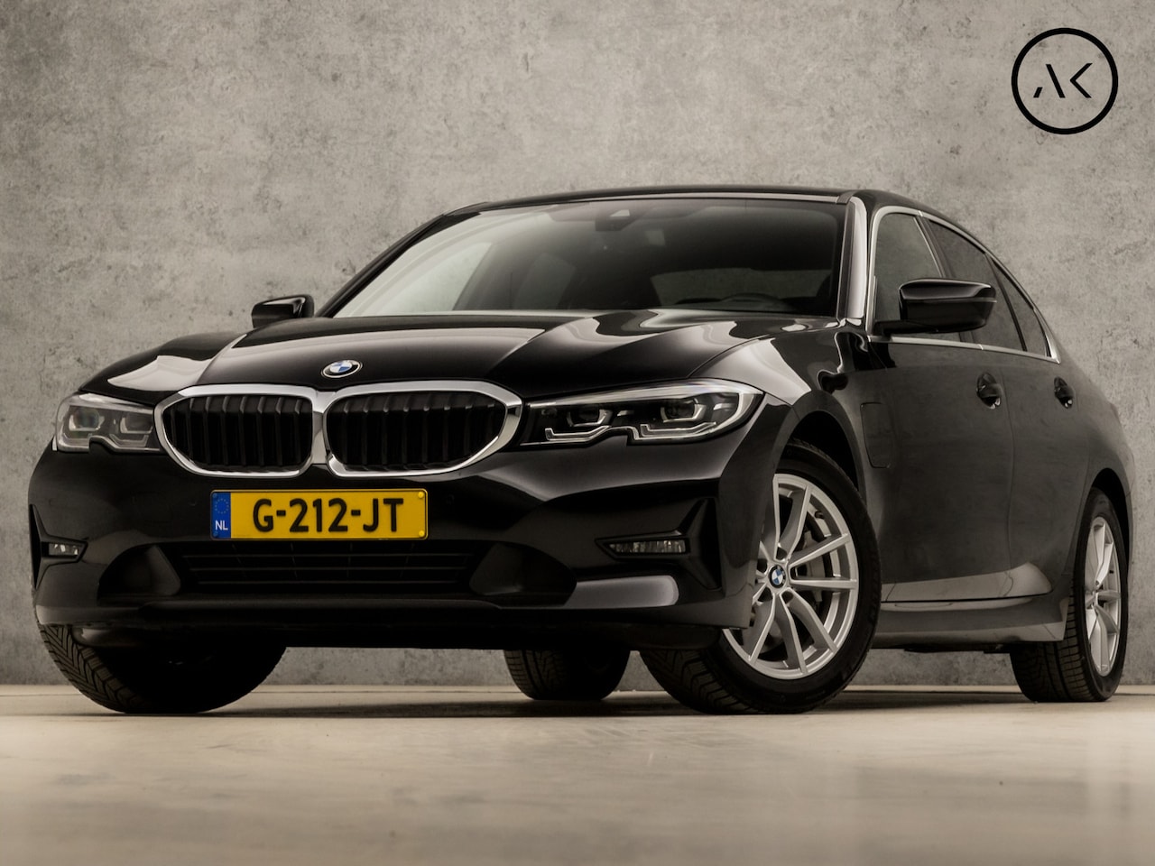 BMW 3-serie - 330e Sportline 293Pk Automaat (APPLE CARPLAY, M STUUR, 1e EIGENAAR, GROOT NAVI, STOELVERWA - AutoWereld.nl