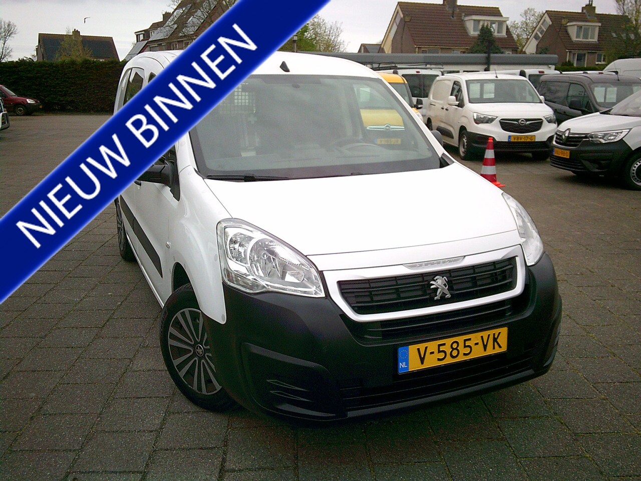 Peugeot Partner - 120 1.6 BlueHDi 100 L1 Premium VOORZIEN VAN AIRCO+CRUISE+NAV.!!EURO 6 !! - AutoWereld.nl