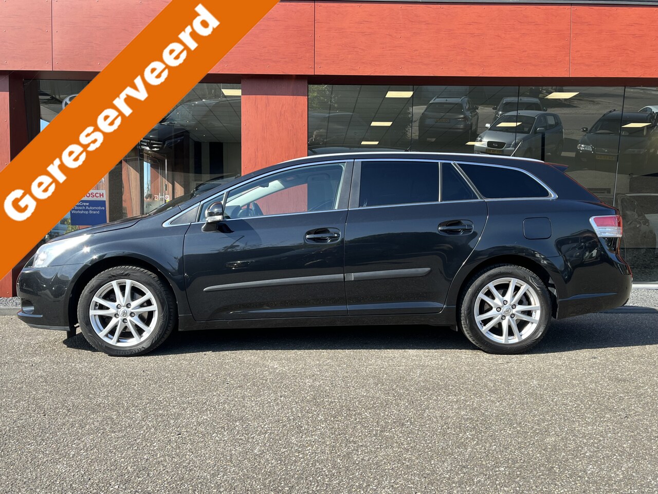 Toyota Avensis Wagon - 2.0 VVTi Business | AUTOMAAT | Navi | Camera | Trekhaak - AutoWereld.nl