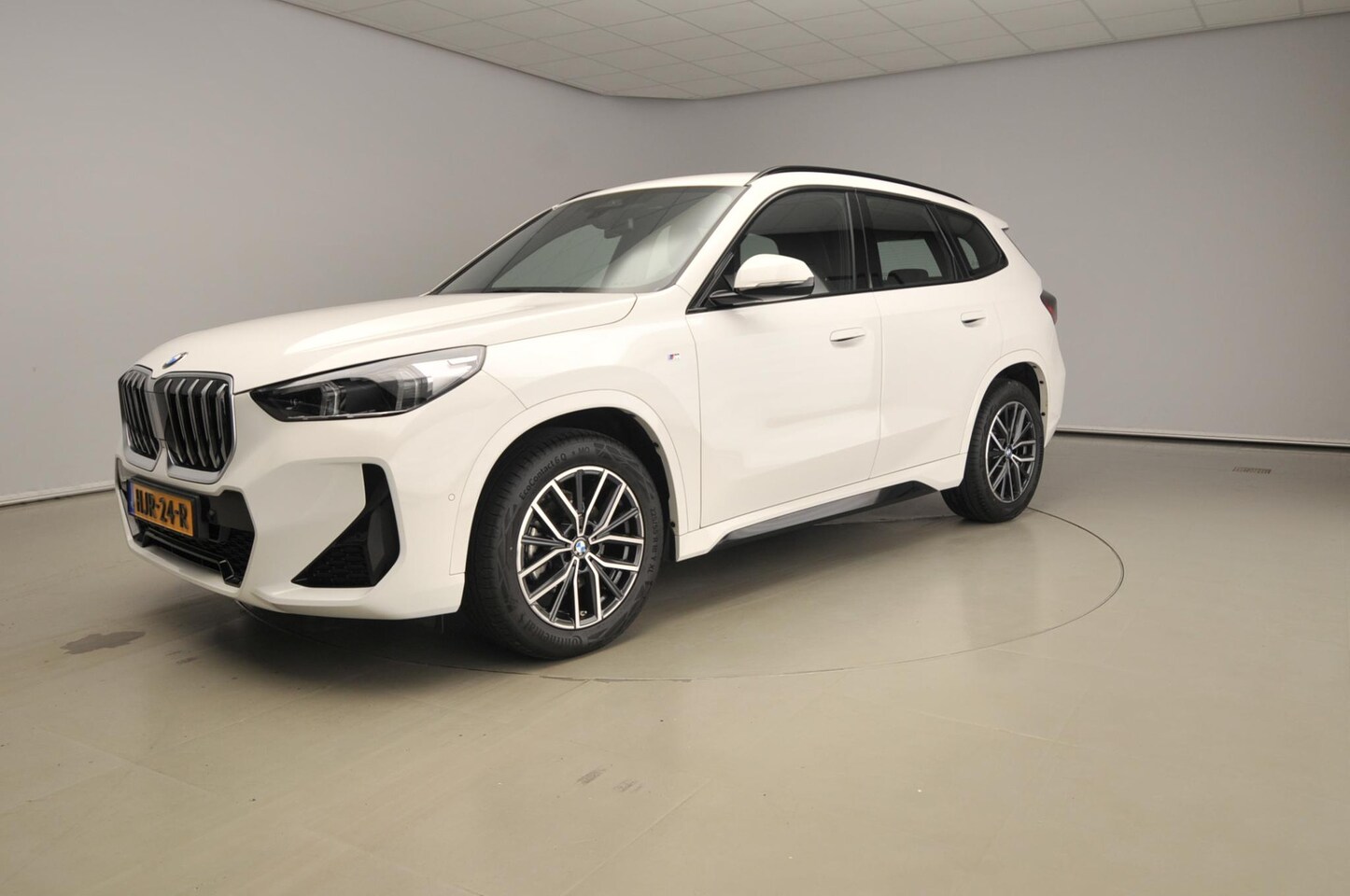 BMW X1 - sDrive18i | M-Sportpakket | LED | Navigatie | Trekhaak | Sportstoelen | Stoelverwarming | - AutoWereld.nl