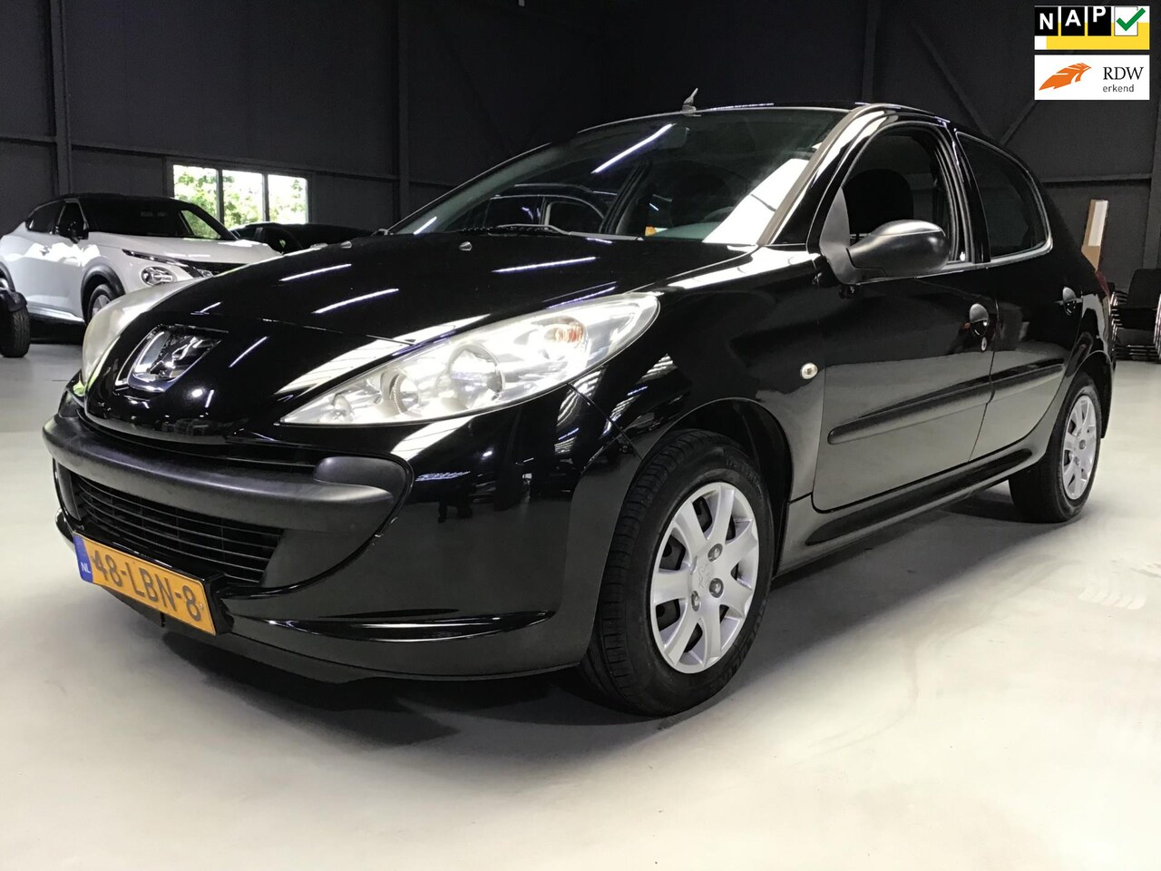Peugeot 206 - 1.1 XR I New Apk + Kln Brt + Koppeling I 3e Eigen I 5 Drs I Elec Ramen I Parrot I Goed Ond - AutoWereld.nl