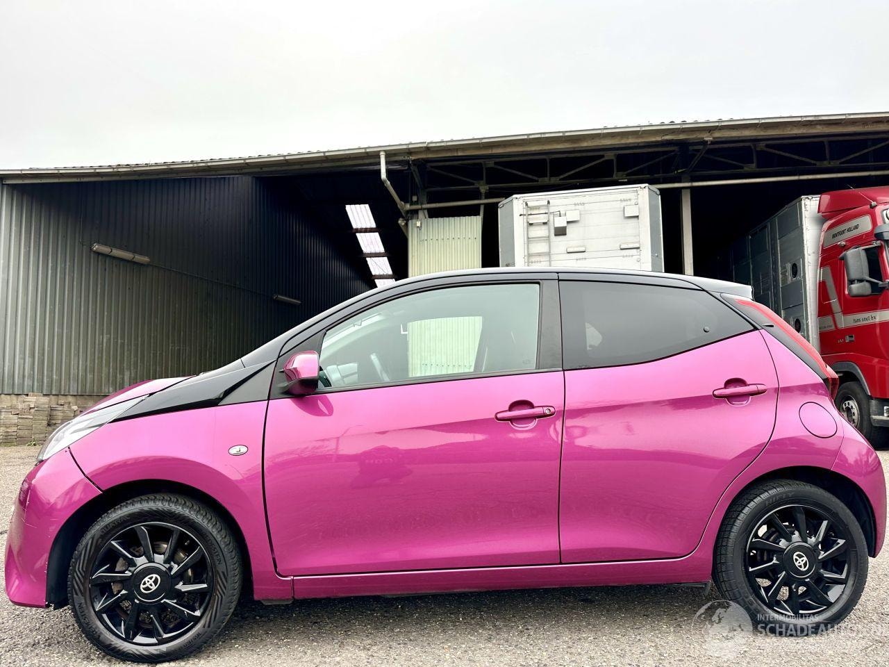 Toyota Aygo - 1.0 VVT-i x-cite 1.0 VVT-i X-Cite - AutoWereld.nl
