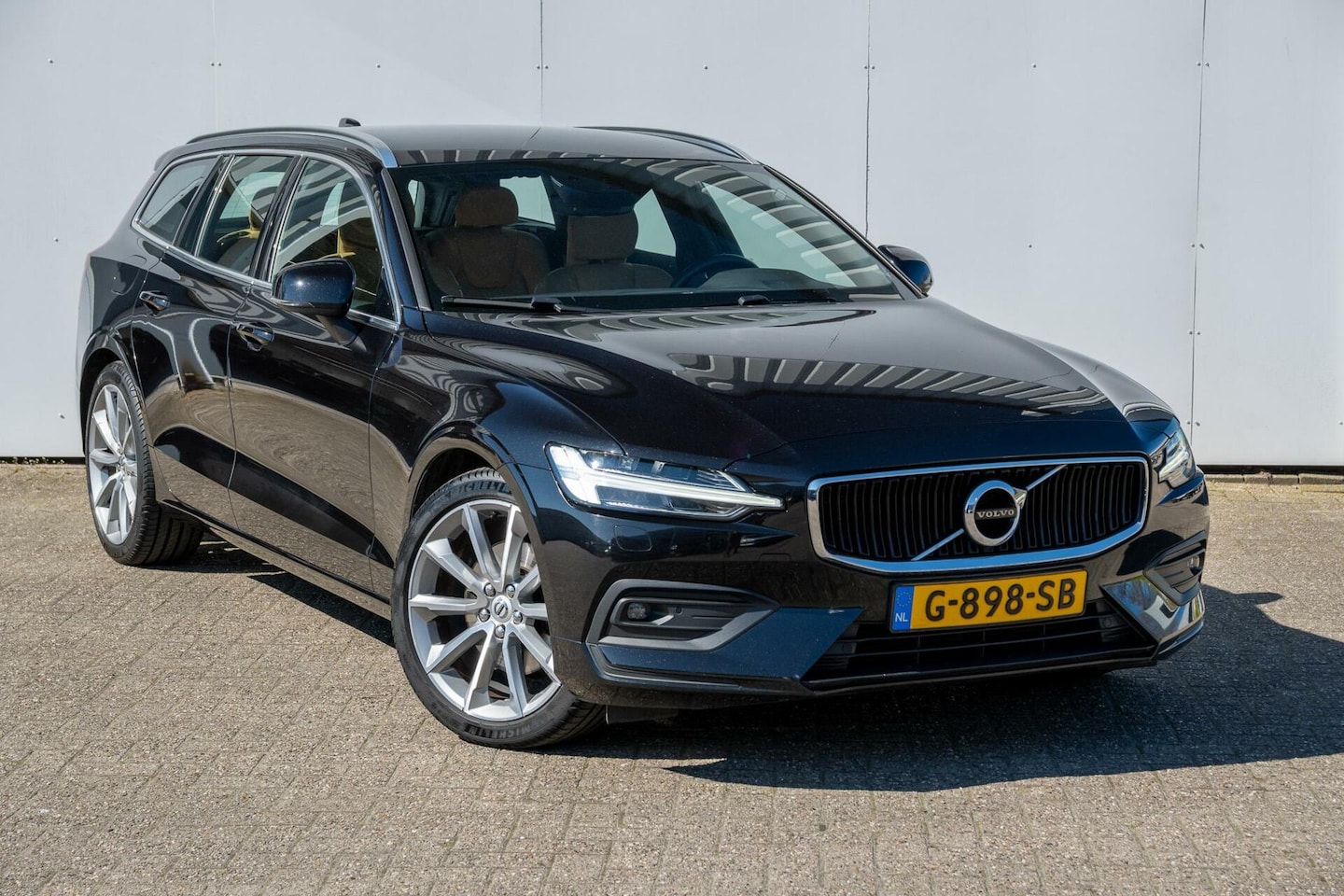 Volvo V60 - T4 Momentum Pro Automaat | Adaptief Cruise | Trekhaak | Keyless - AutoWereld.nl