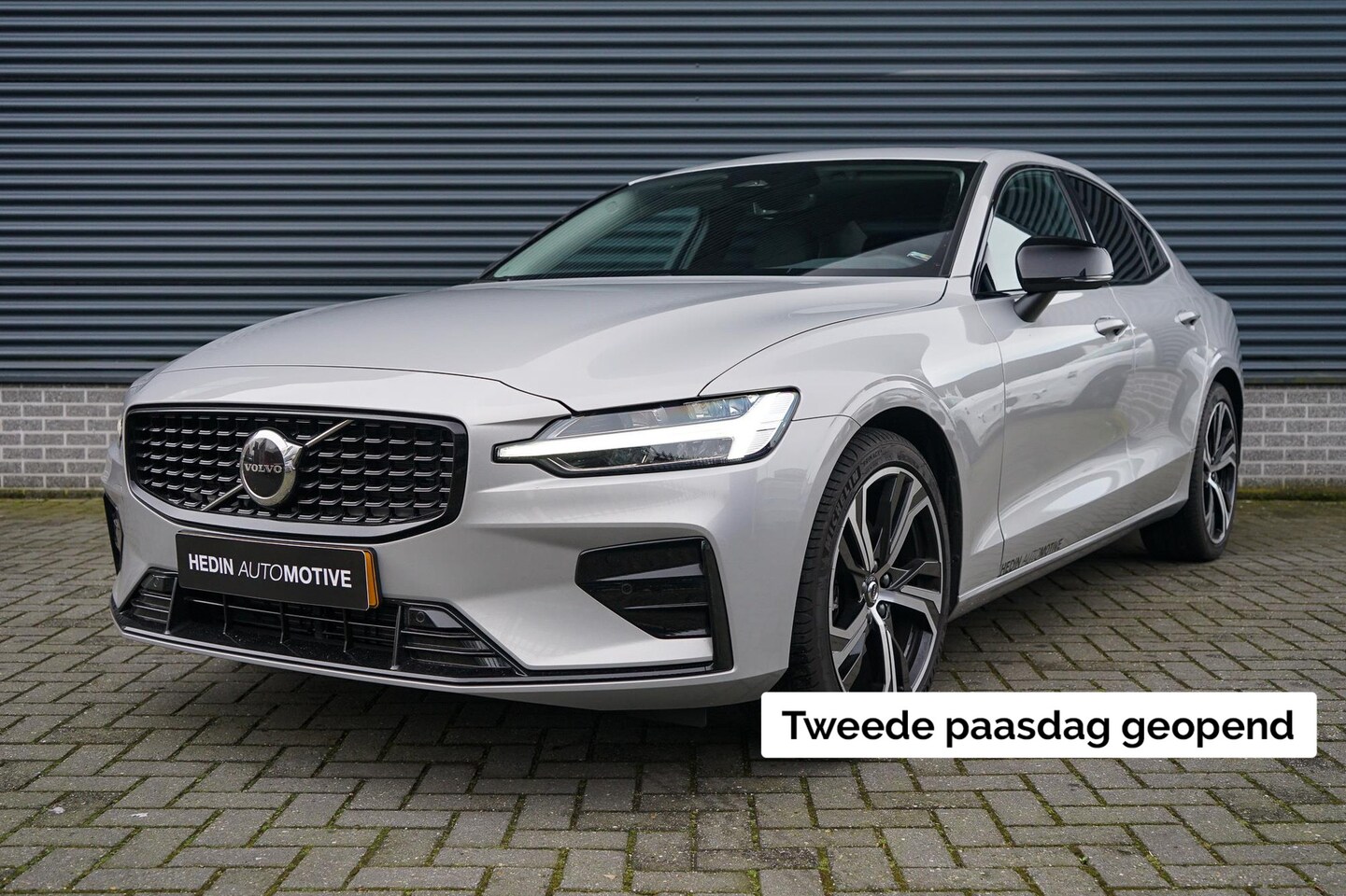 Volvo S60 - 2.0 B4 Plus Dark | Schuifdak | Getint Glas | Elektrische Stoelen | 19" Diamond 5-Triple Sp - AutoWereld.nl