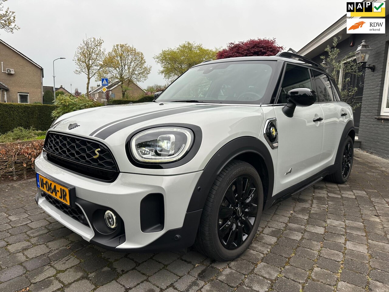 MINI Countryman - 2.0 Cooper S E ALL4 2.0 Cooper S E ALL4, Pano, Leder, 1e Eig. VOL! - AutoWereld.nl