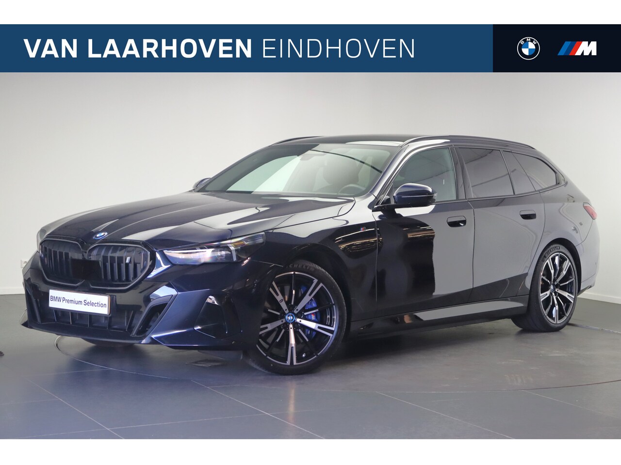 BMW i5 Touring - eDrive40 M Sport / Panoramadak / Trekhaak / Parking Assistant Professional / Adaptieve LED - AutoWereld.nl