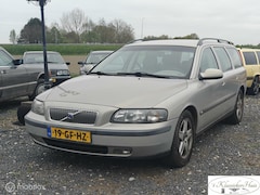 Volvo V70 - 2.4 T Comfort Line airco cruise automaat