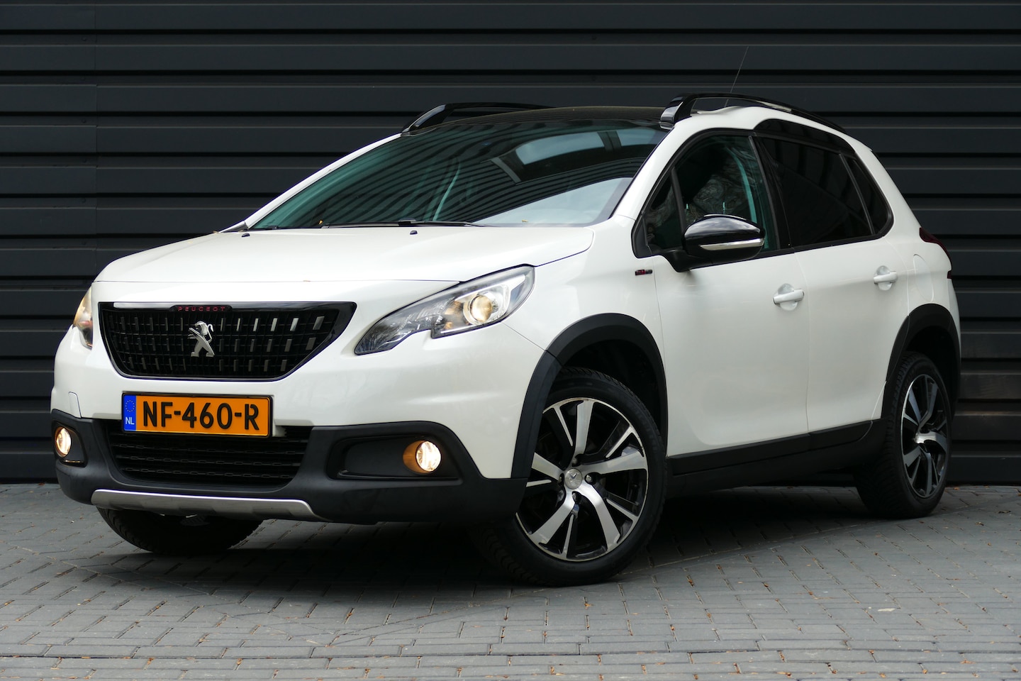 Peugeot 2008 - 1.2 PURETECH 110PK GT-LINE / NAVI / CLIMA / PDC / 17"LMV / CAMERA / PANO.DAK / BLUETOOTH / - AutoWereld.nl