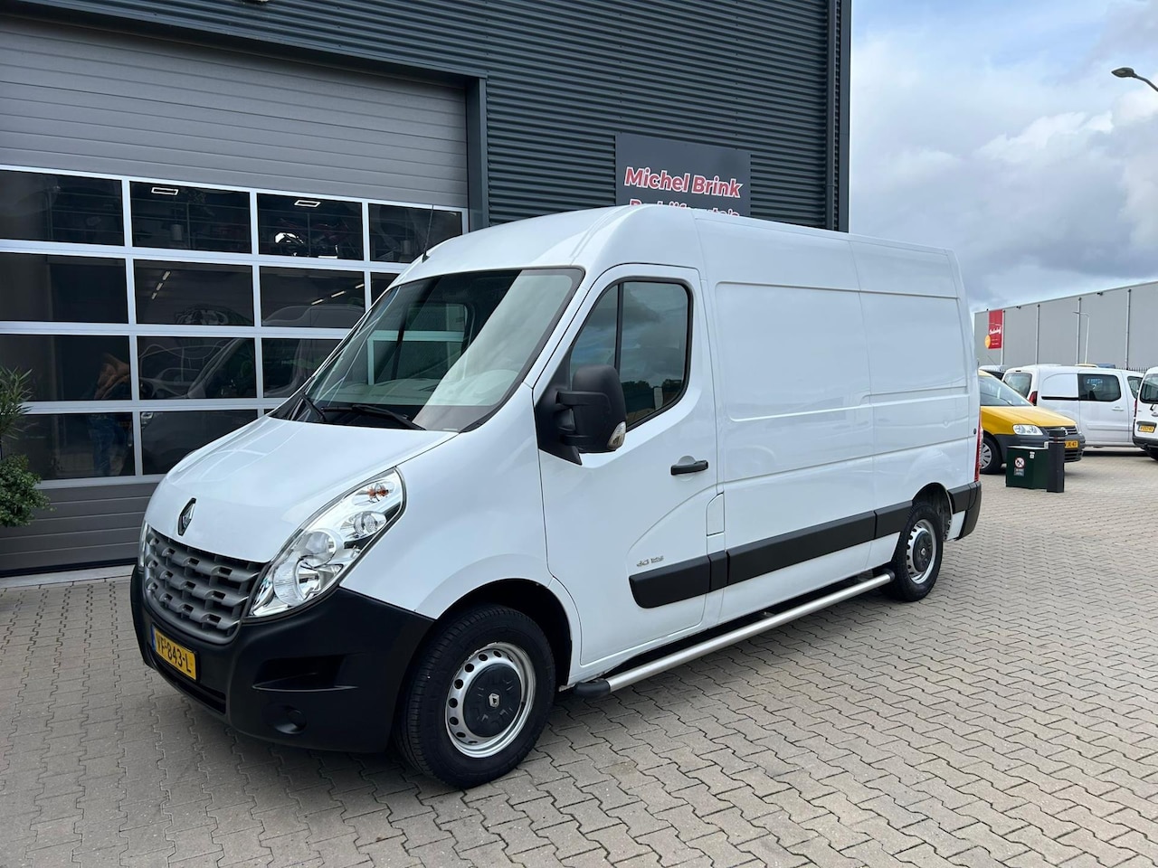 Renault Master - T35 2.3 dCi L2H2 Eco T35 2.3 dCi L2H2 Eco - AutoWereld.nl