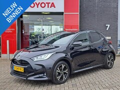 Toyota Yaris - 1.5 Hybrid 115 First Edition APPLE/ANDROID AD-CRUISE LM-VELGEN CAMERA NAVI LED NL-AUTO