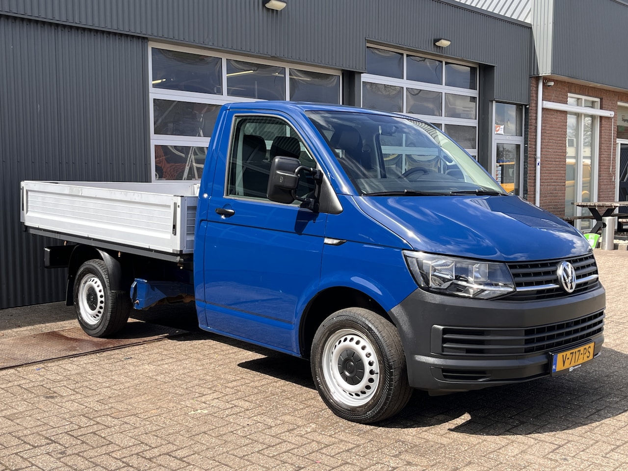 Volkswagen Transporter - 2.0 TDI Euro 6 Pick up open laadbak Pick-up Airco Telefoonverbinding 3-Persoons 1e eigenaa - AutoWereld.nl