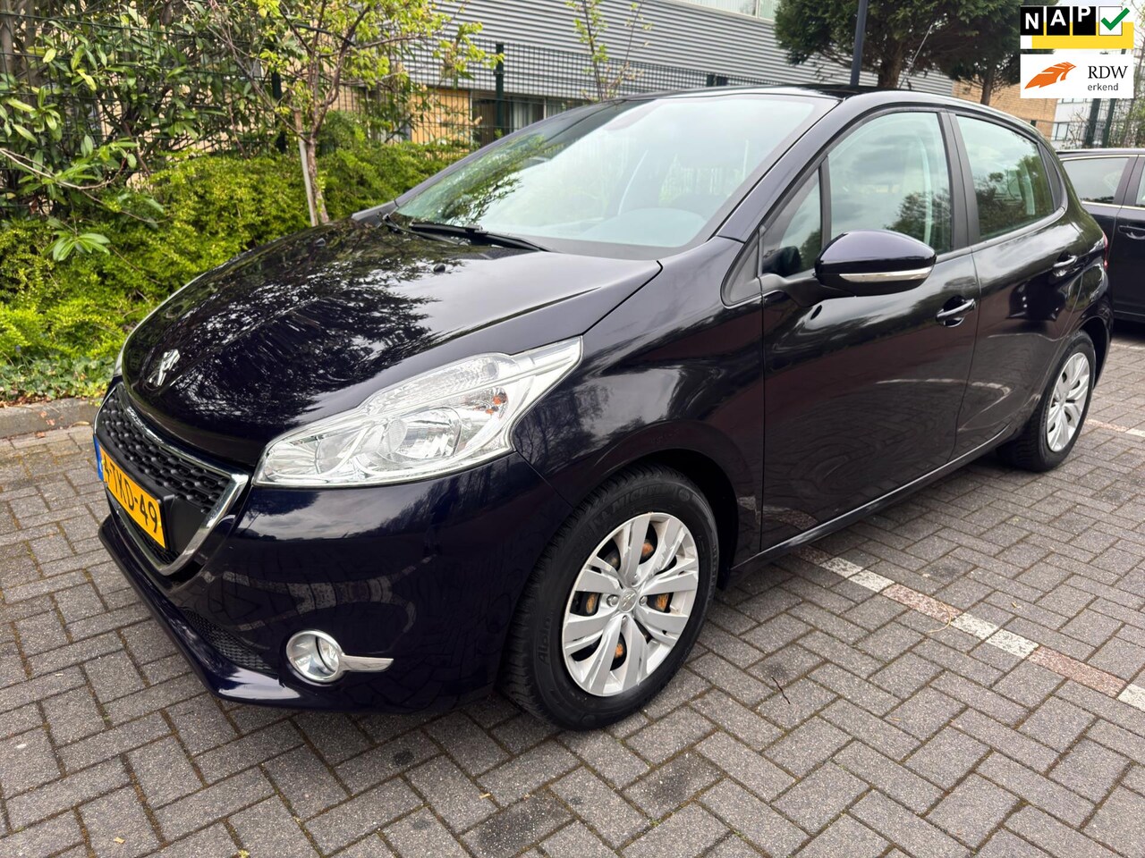Peugeot 208 - 1.2 VTi Envy / Navi / PDC / 5-drs / Trekhaak - AutoWereld.nl