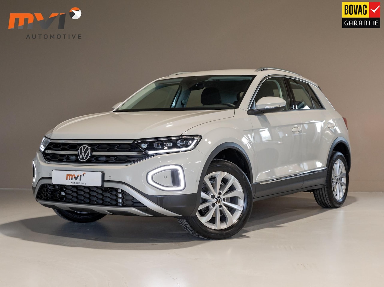 Volkswagen T-Roc - 1.5 TSI Life Edition / 150pk / Achteruitrijcamera / Cruise / Apple Carplay - AutoWereld.nl
