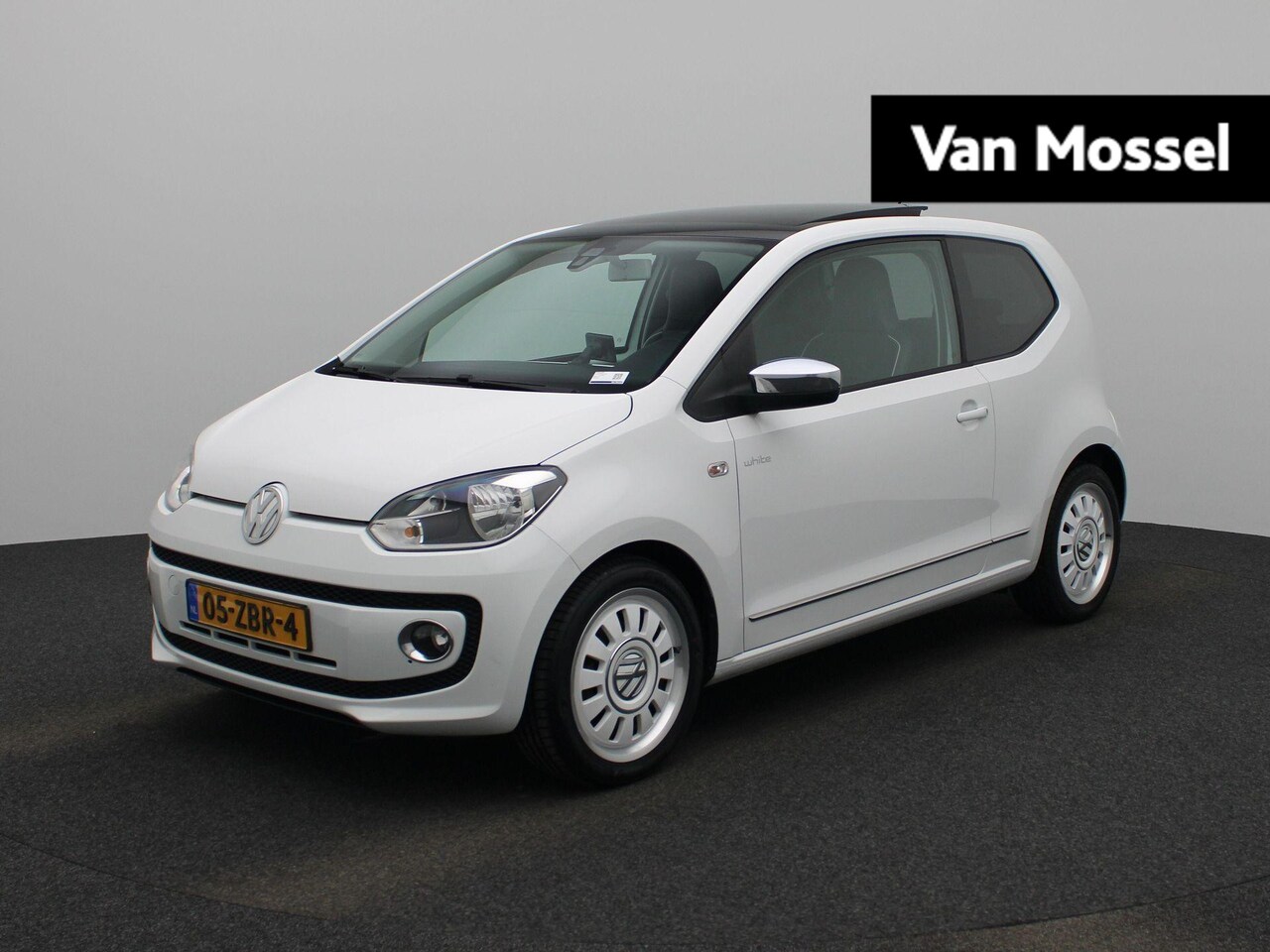 Volkswagen Up! - 1.0 high up! BlueMotion | Airconditioning | Panoramadak | Stoelverwarming | Parkeersensore - AutoWereld.nl