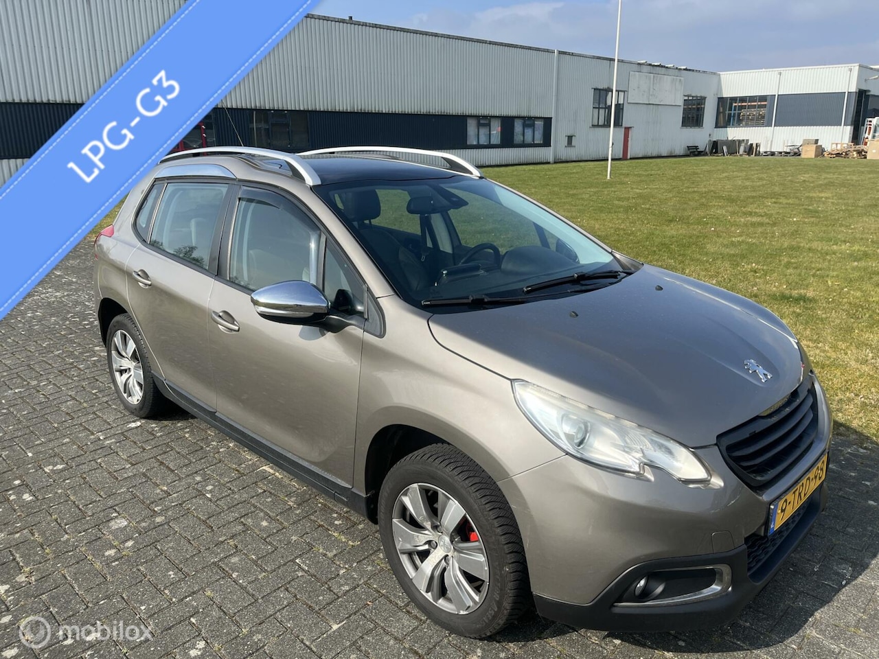 Peugeot 2008 - 1.2 VTi Active Pack Premium Automaat LPG / APK / Navi / Cruise / Pano / Leder / PDC / Trek - AutoWereld.nl