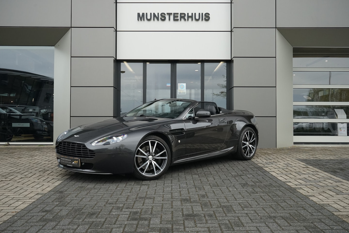 Aston Martin V8 Vantage Roadster - 4.7 V8 N420 Sportshift | Gelimiteerde oplage nummer 91/420 | - AutoWereld.nl