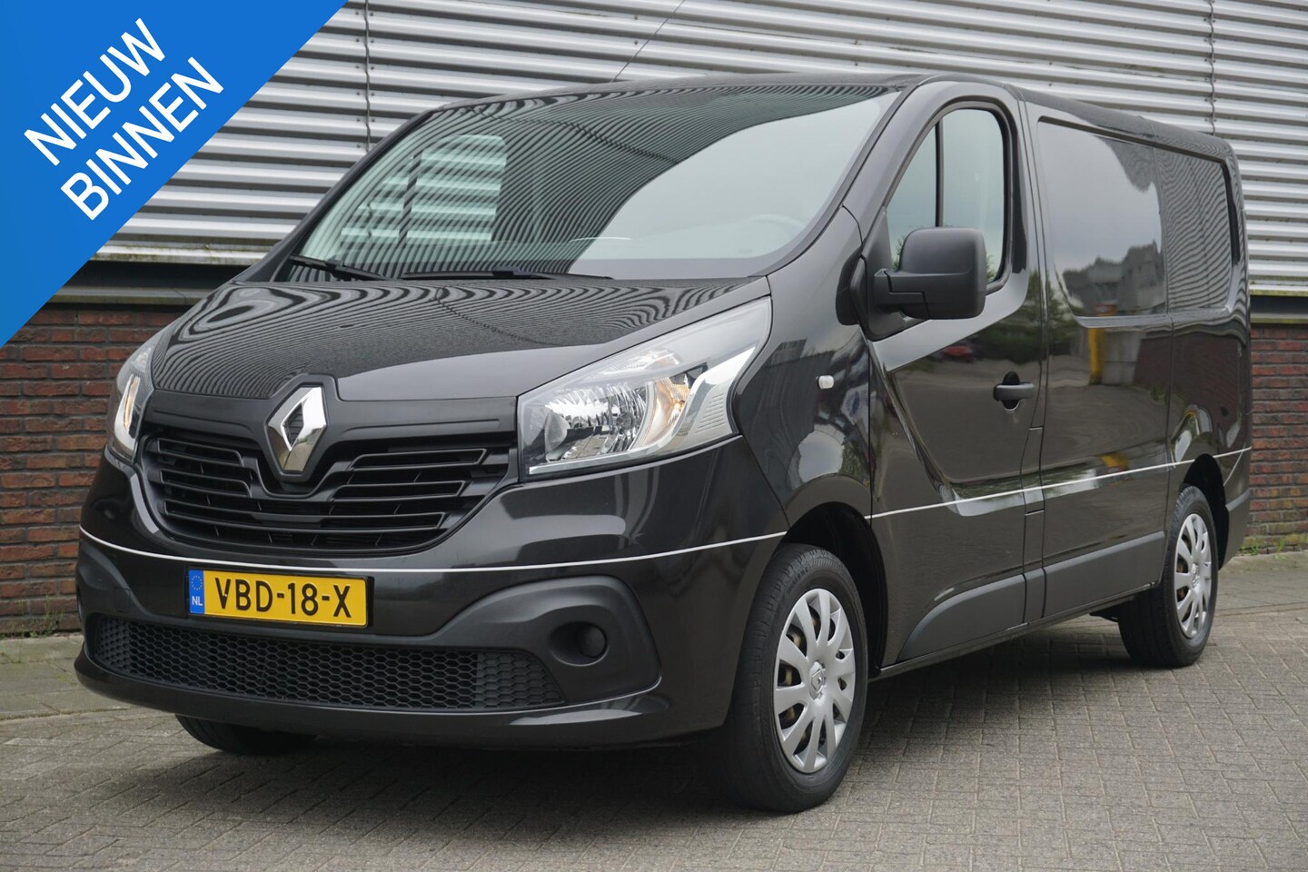 Renault Trafic - 1.6 dCi 120PK T27 L1H1 Luxe/Metallic/3 Zits/ Trekhaak/Nette Bus. - AutoWereld.nl