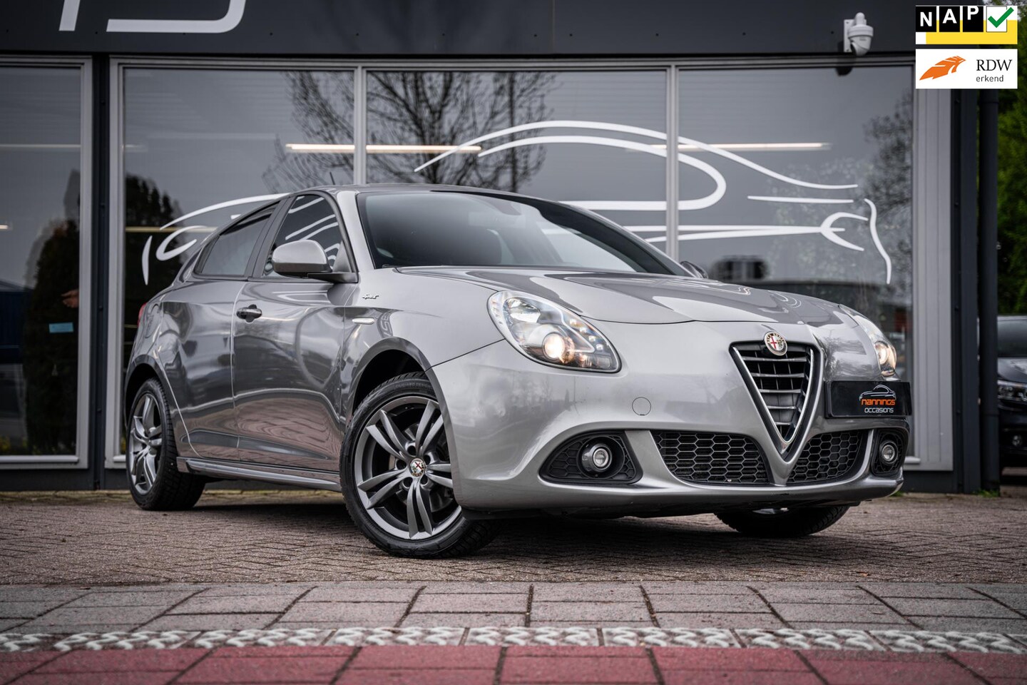 Alfa Romeo Giulietta - 1.4 T Sprint|Automaat|Navi|Alcantara|Cruisecontrol|PDC|17'' Lichtmetaal - AutoWereld.nl
