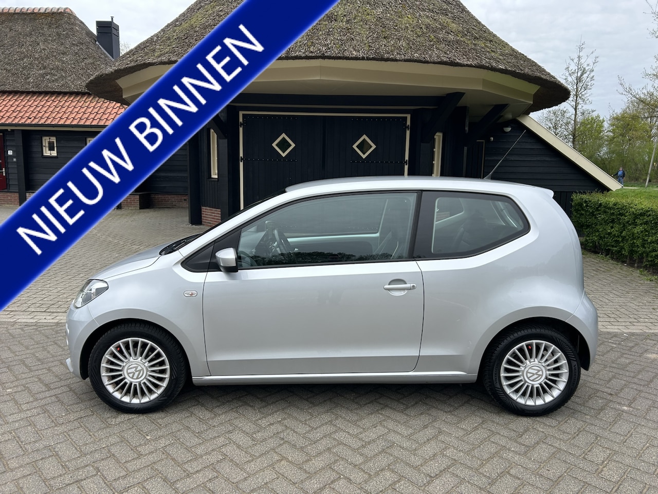 Volkswagen Up! - 1.0 high up! BlueMotion Cruise Navi Pdc Stoelverwarming - AutoWereld.nl
