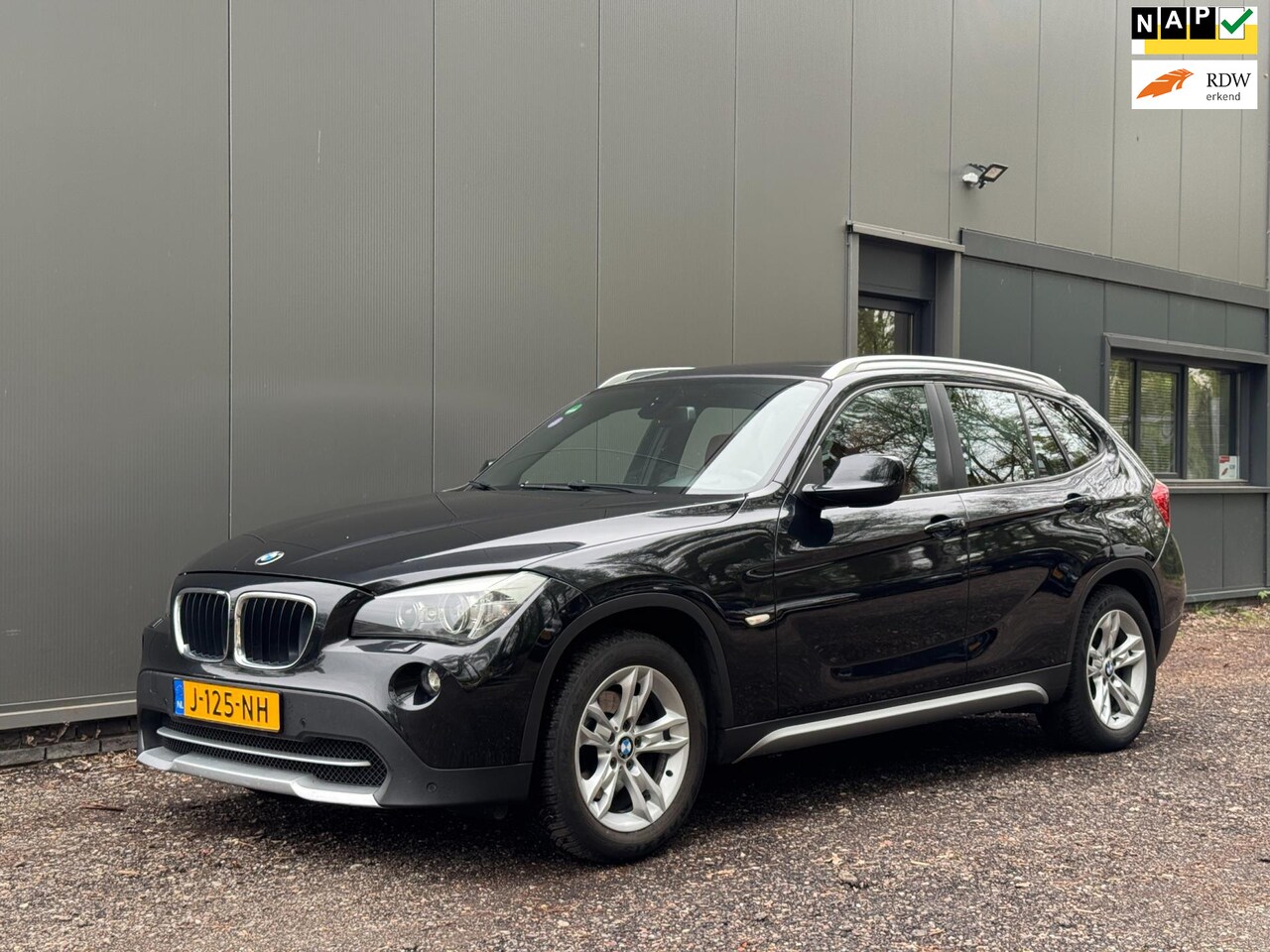 BMW X1 - SDrive18i Execut CLIMA|NAV|PAN|CRUISE|LEER|CAM|XENON| - AutoWereld.nl