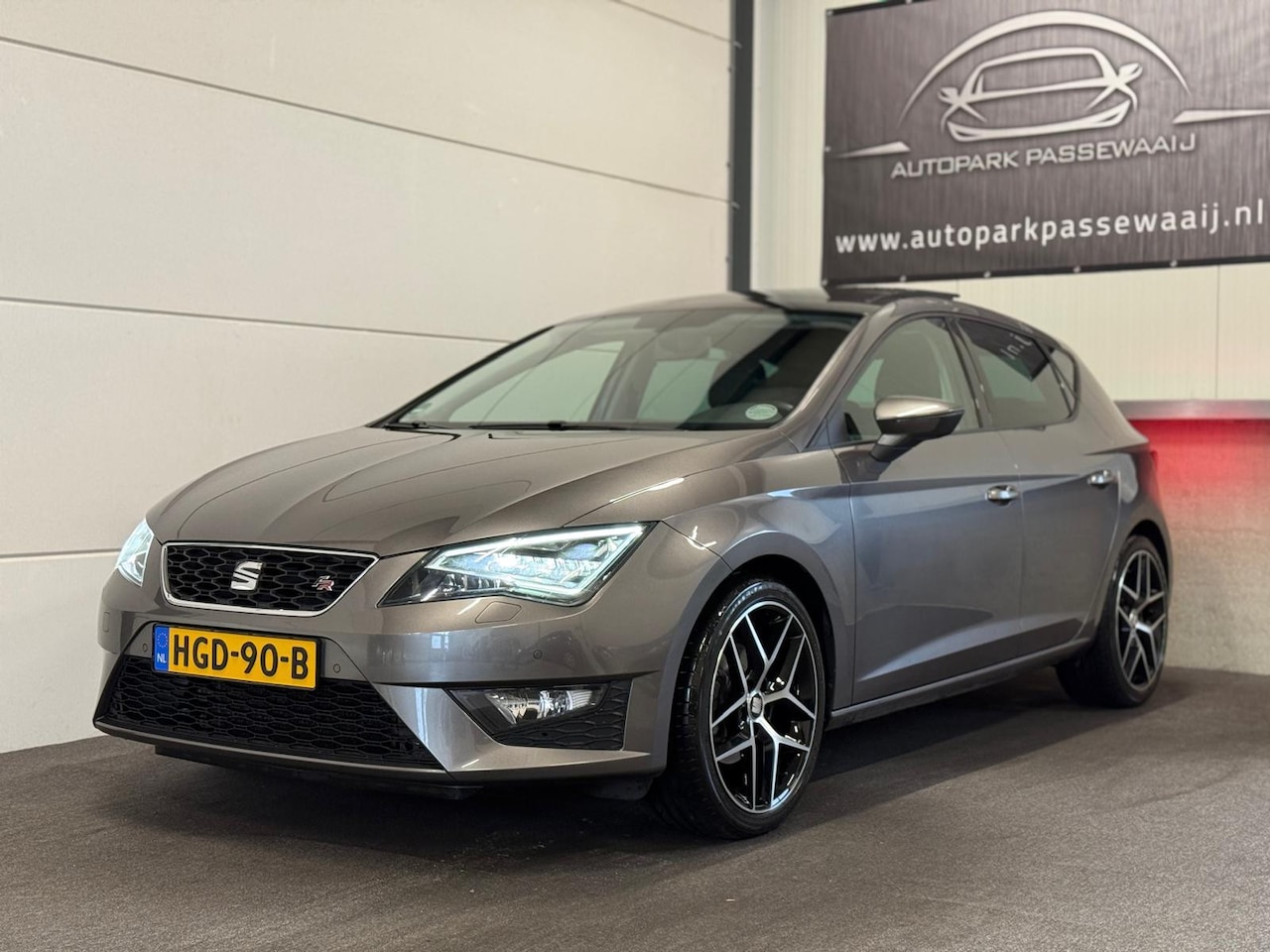 Seat Leon - 1.4 EcoTSI FR Pano, Cruise Control, LED, Stoelverwarming, Navigatie, Elektrische Ramen, Vo - AutoWereld.nl