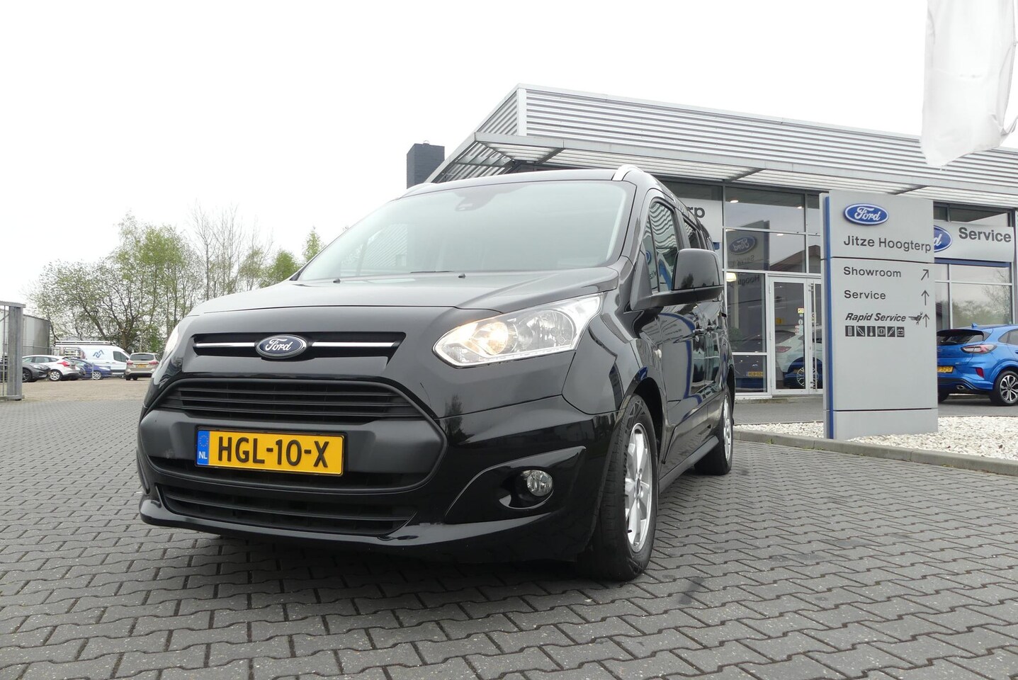 Ford Tourneo Connect - 1.0 ecoboost 5p., CRUISE, CLIMA, NAVI, TREKHAAK, PANO, CAMERA, PDC, 90.072KM - AutoWereld.nl