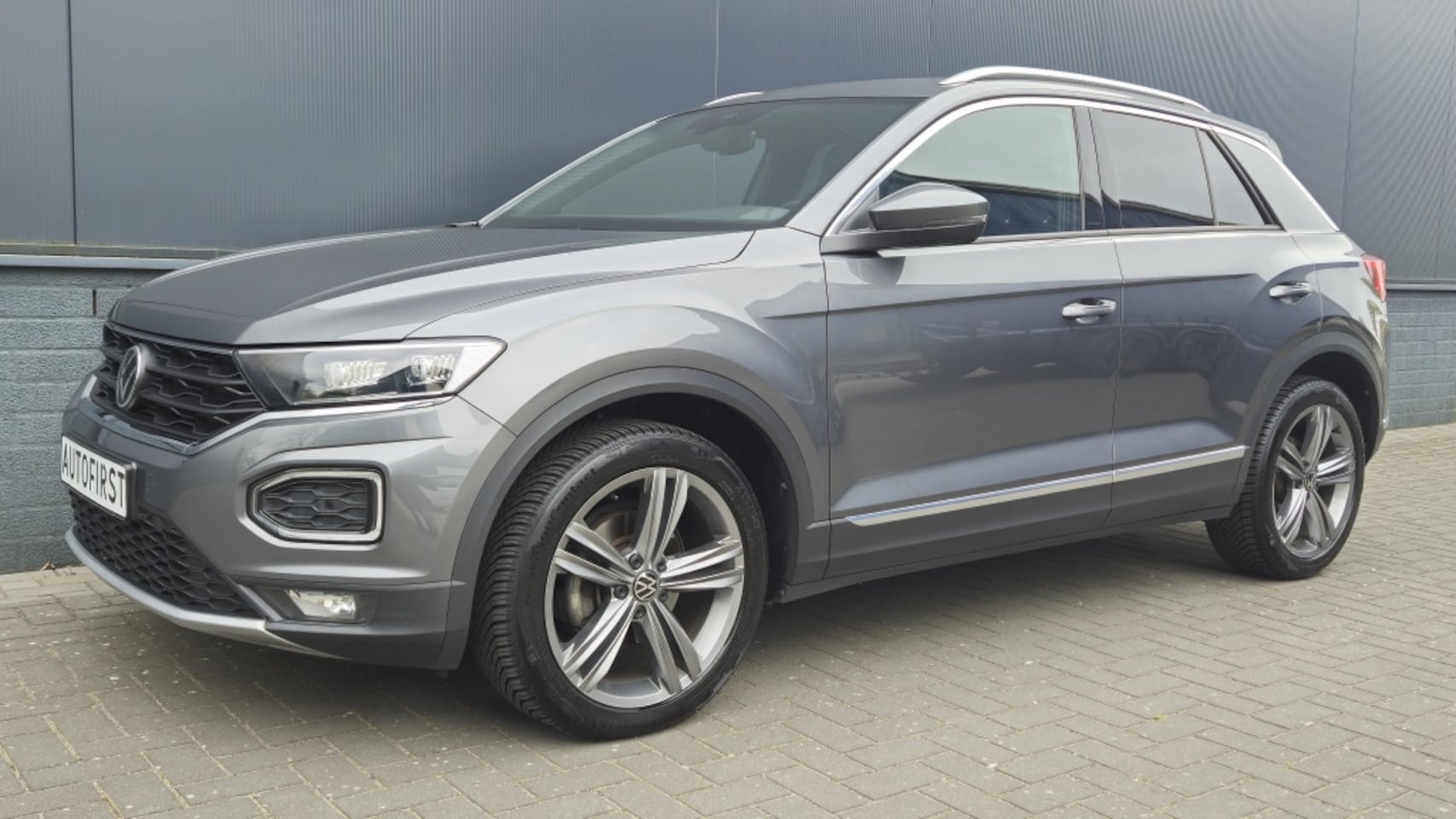 Volkswagen T-Roc - 1.5 TSI Sport*acc*clima*navi*camera*blind spot*virtual*18 inch* - AutoWereld.nl