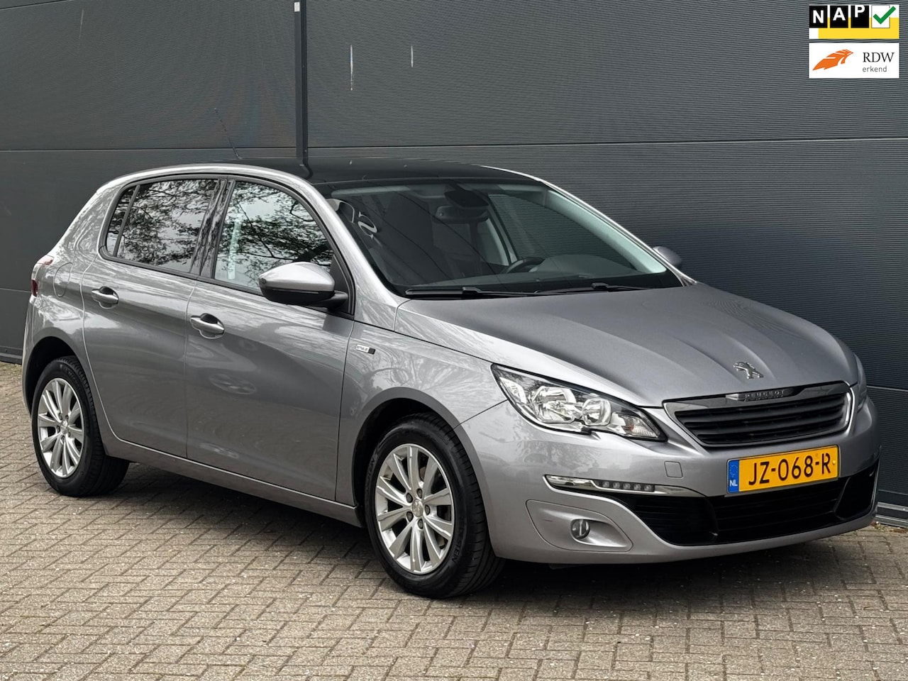 Peugeot 308 - 1.2 PureTech Style PANO NAVI PDC TREKHAAK CRUISE-CONTROL - AutoWereld.nl