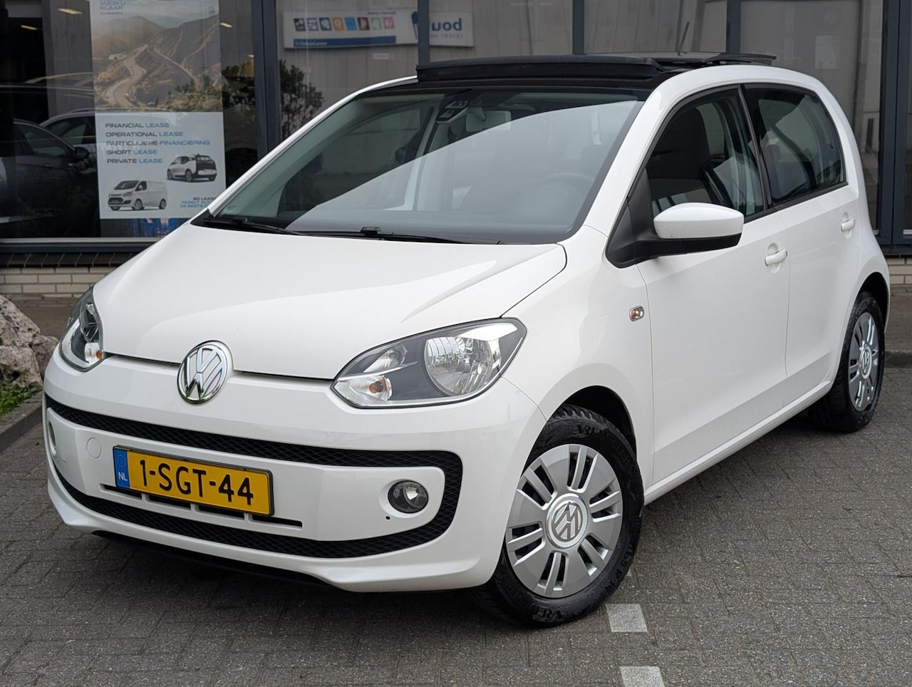 Volkswagen Up! - 1.0 move up! BlueMotion / PANO - AutoWereld.nl