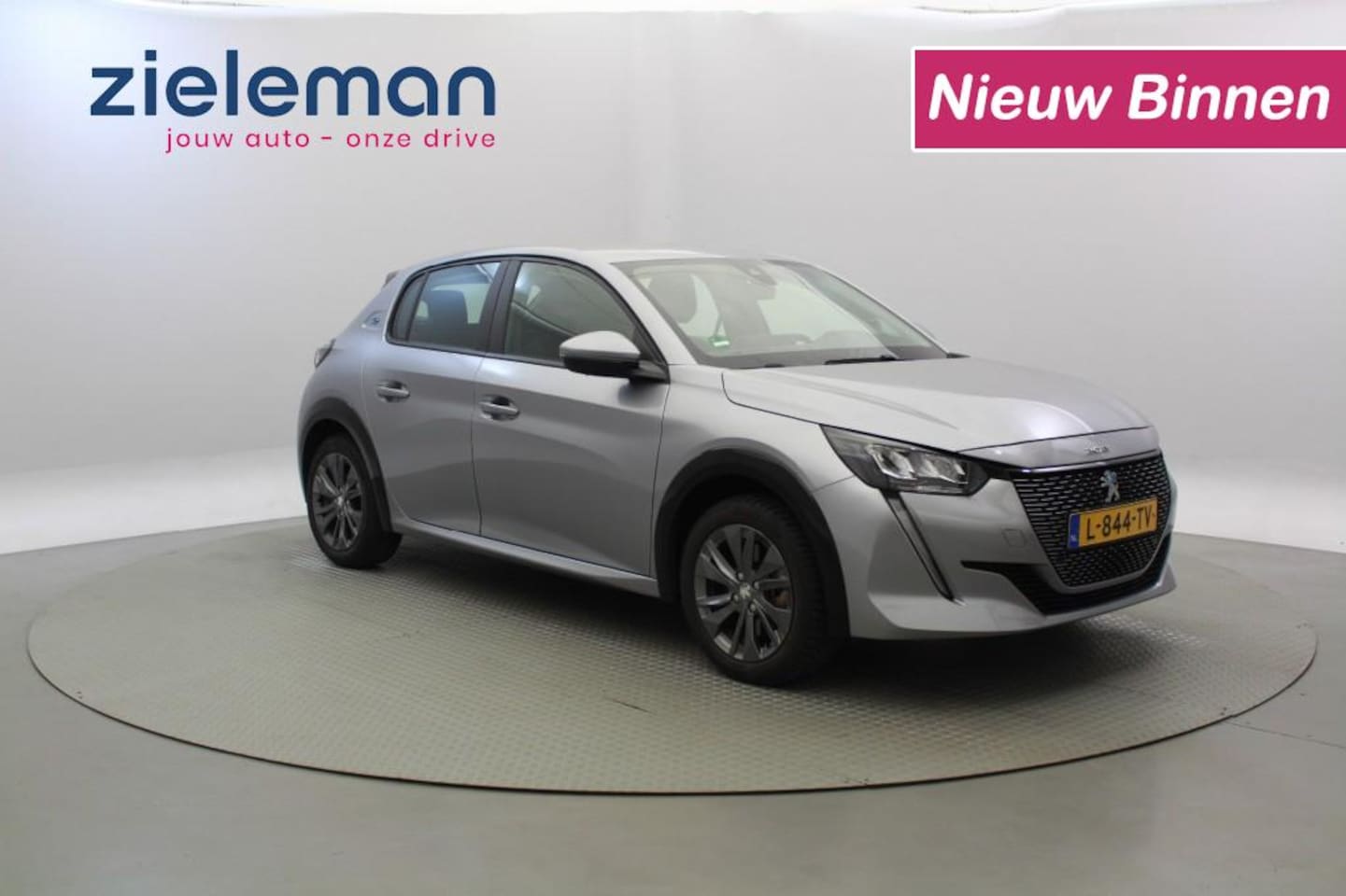 Peugeot e-208 - Active Pack 50 kWh - Carplay, Stoelverwarming, SOH 92% - AutoWereld.nl