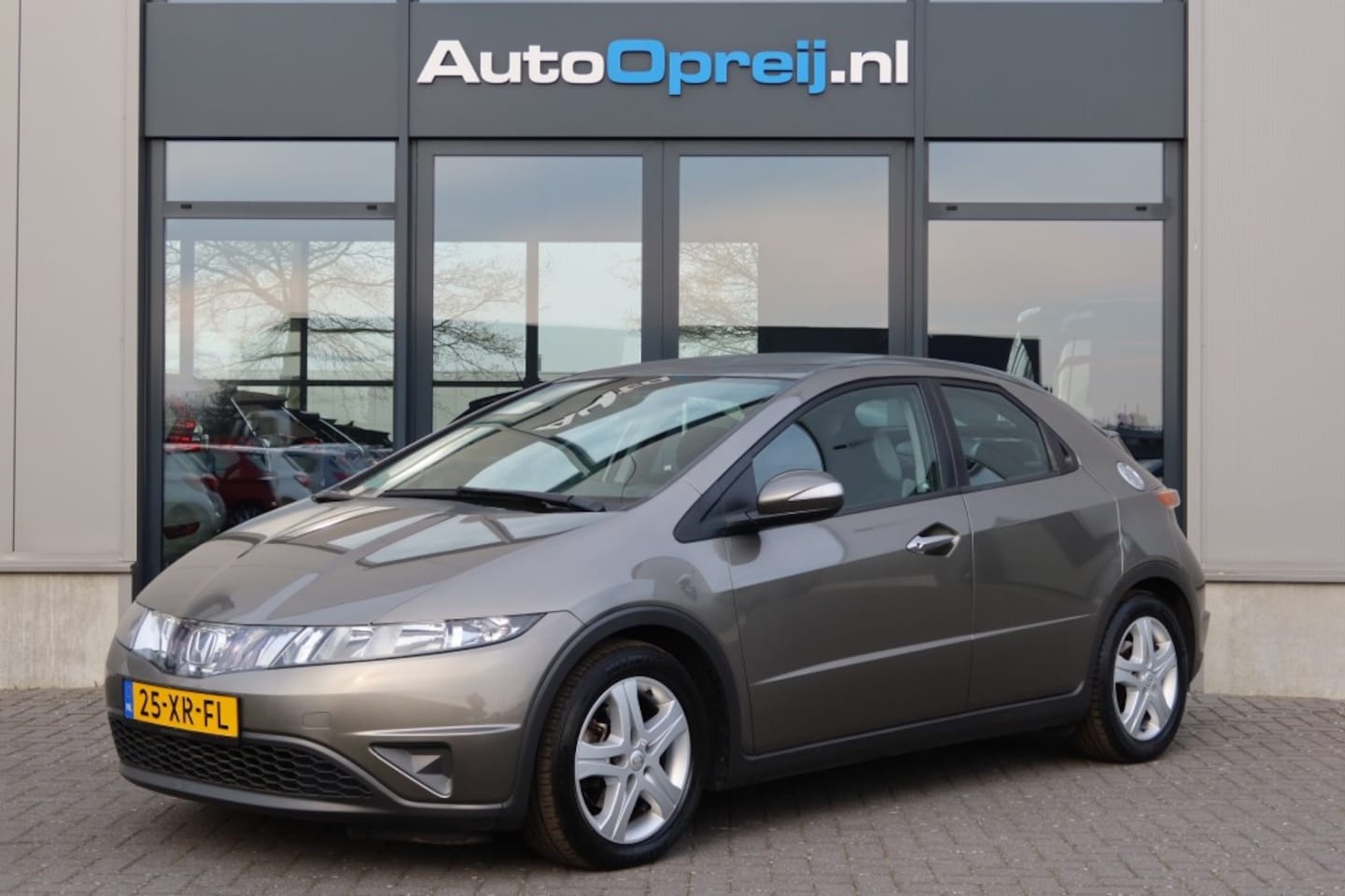 Honda Civic - 1.8 Comfort 140pk 5drs. Airco, Trekhaak - AutoWereld.nl