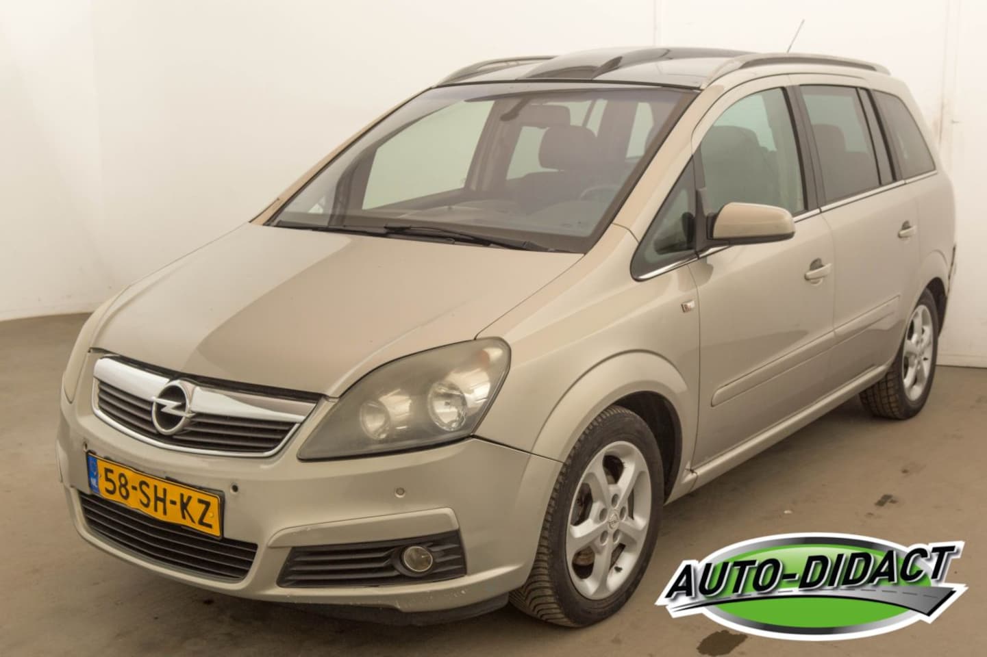 Opel Zafira - 1.6 Cosmo 7 pers. - AutoWereld.nl
