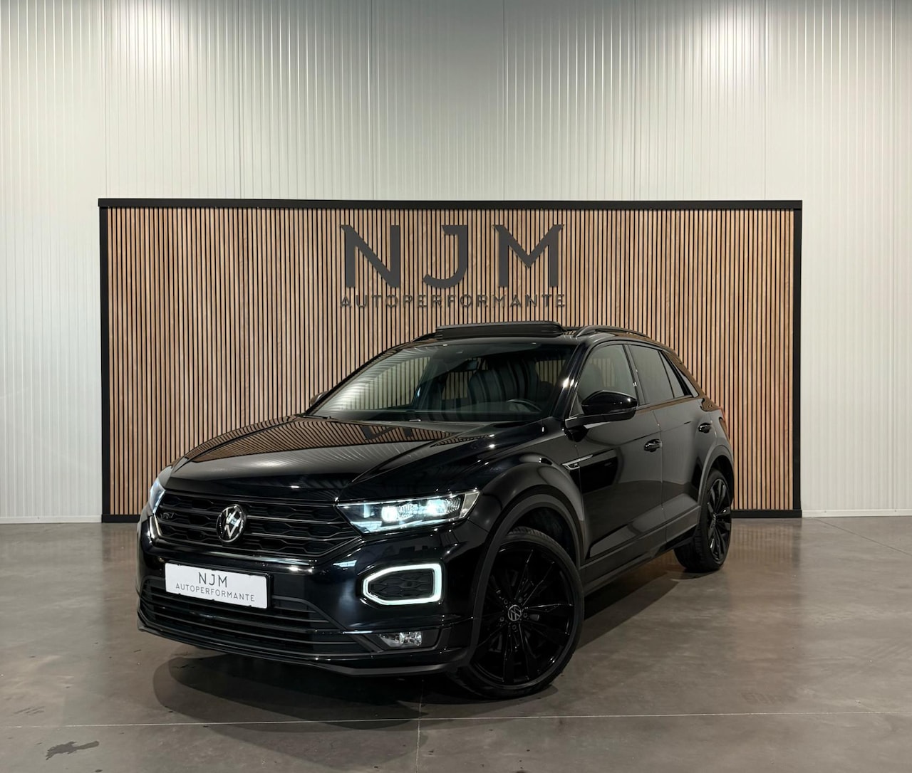 Volkswagen T-Roc - 1.5 TSI R-Line|Pano|Beats|Keyless|Trekhaak - AutoWereld.nl