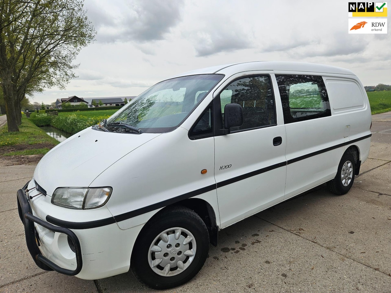 Hyundai H 200 - 2.4 Luxe lang/ benzine/ patrol. 100.000 km ( nap) - AutoWereld.nl