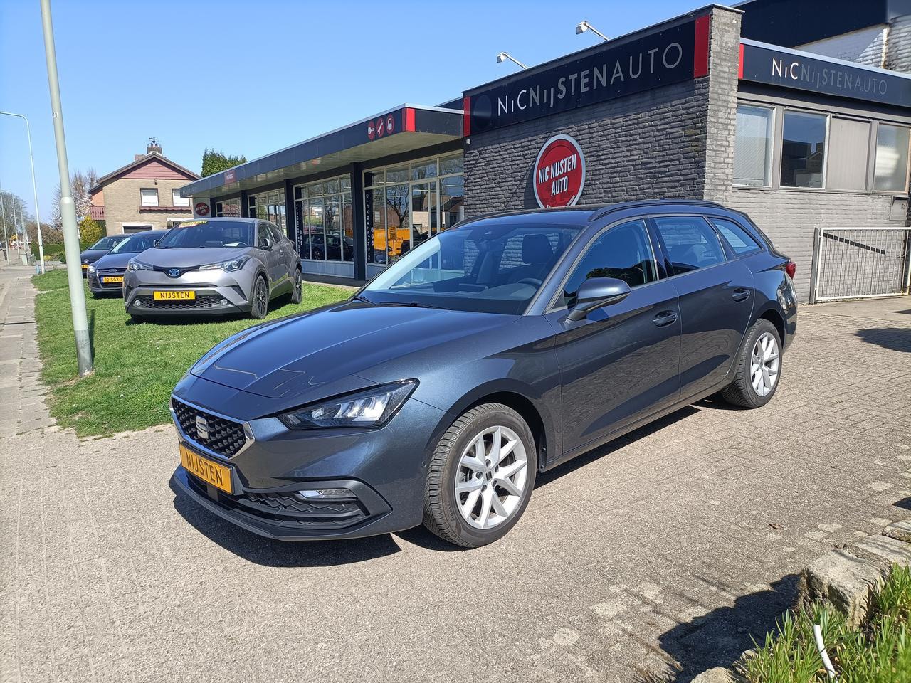Seat Leon Sportstourer - 1.5 TSI Style Business Intense 1.5 TSI Style Business Intense, Navi, Cruise - AutoWereld.nl